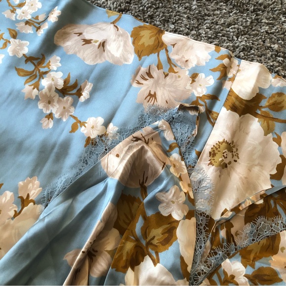 ✨ SALE✨ EUC Reformation Maysen Silk Dress - Serene - Picture 6 of 9